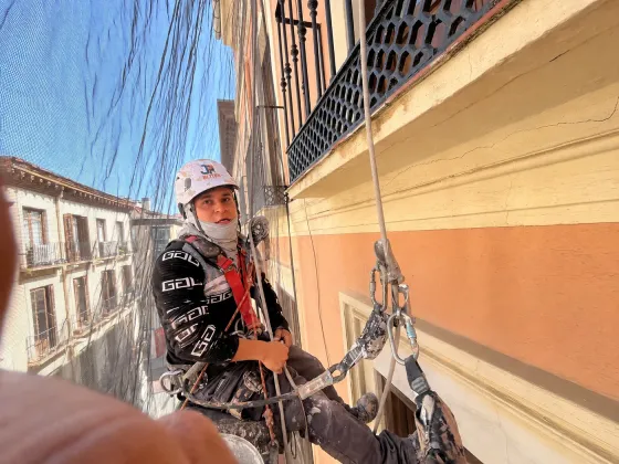 Trabajo vertical en fachada